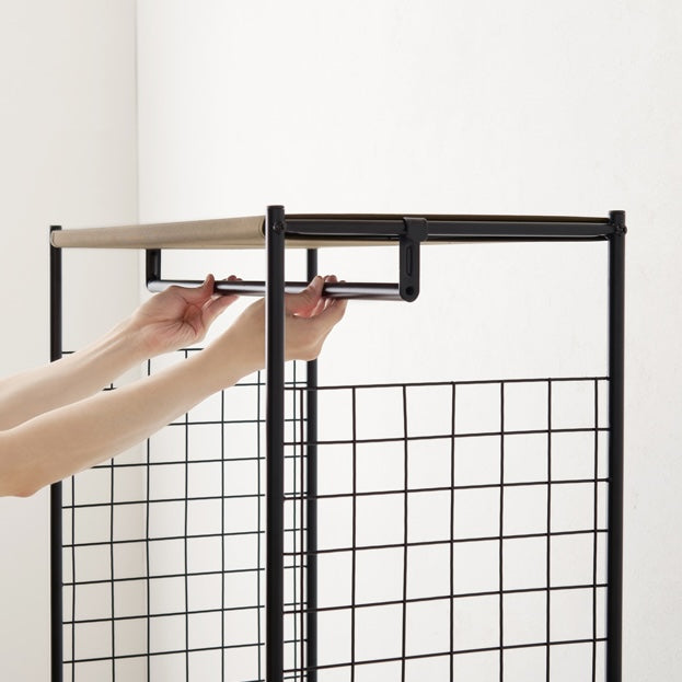 ブラウンのファブリック収納付きハンガーラック