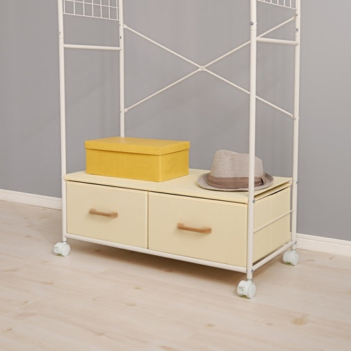 ホワイトのファブリック収納付きハンガーラック