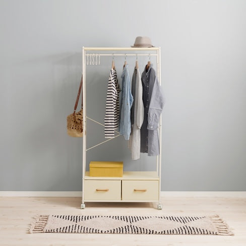 ホワイトのファブリック収納付きハンガーラック