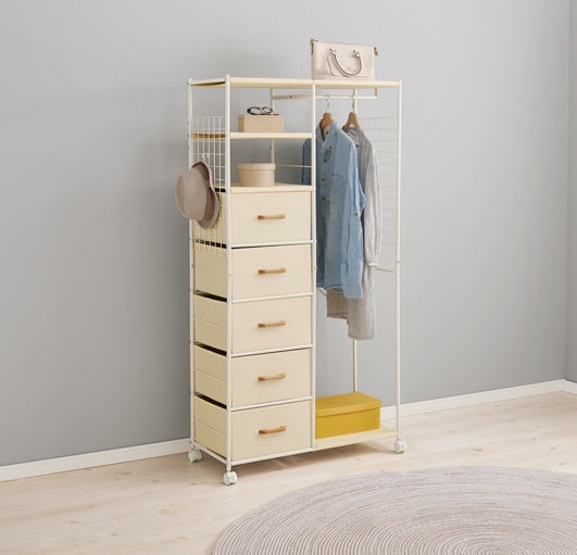 ホワイトのファブリック収納付きハンガーラック