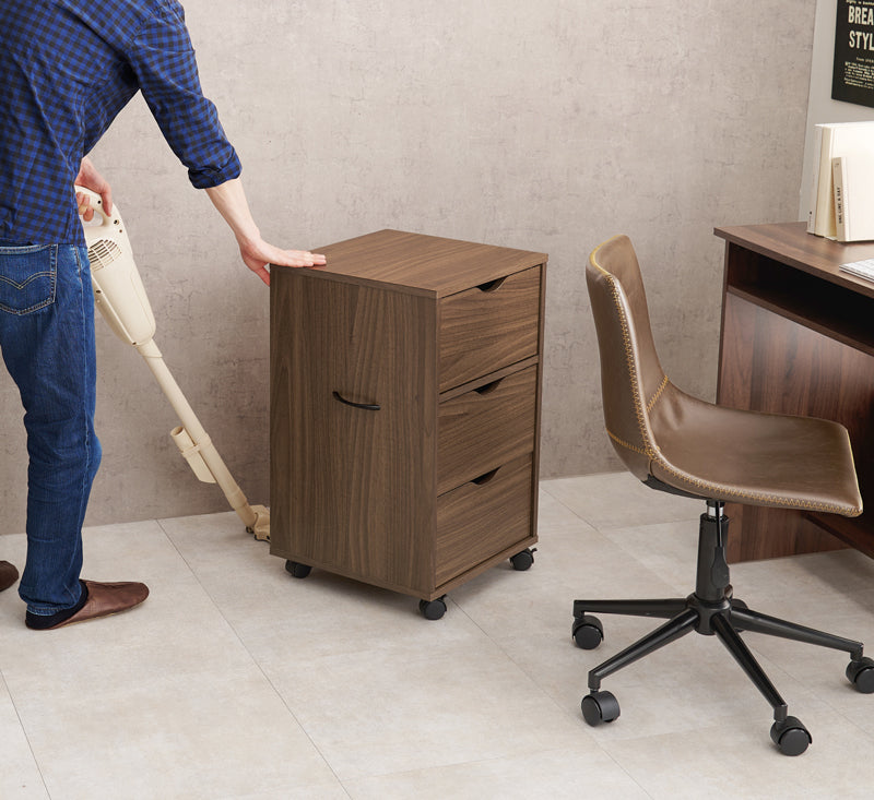 キャスター付きチェスト