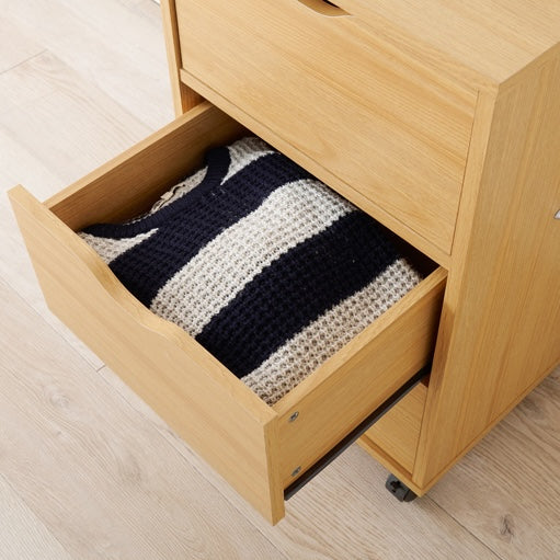 キャスター付きチェスト