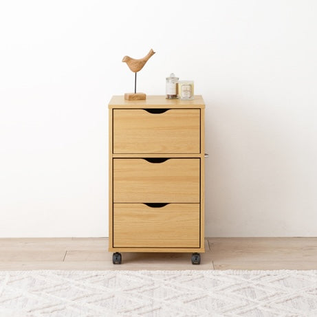 キャスター付きチェスト