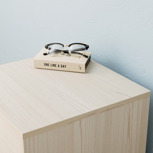 キャスター付きチェスト