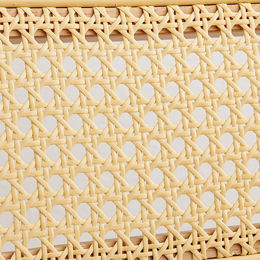 ラタン調チェアダイニング3点セットナチュラルのチェアのラタン調部分をアップで写している様子