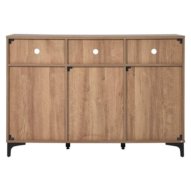 ブラウンの木目調のキャビネットの背面