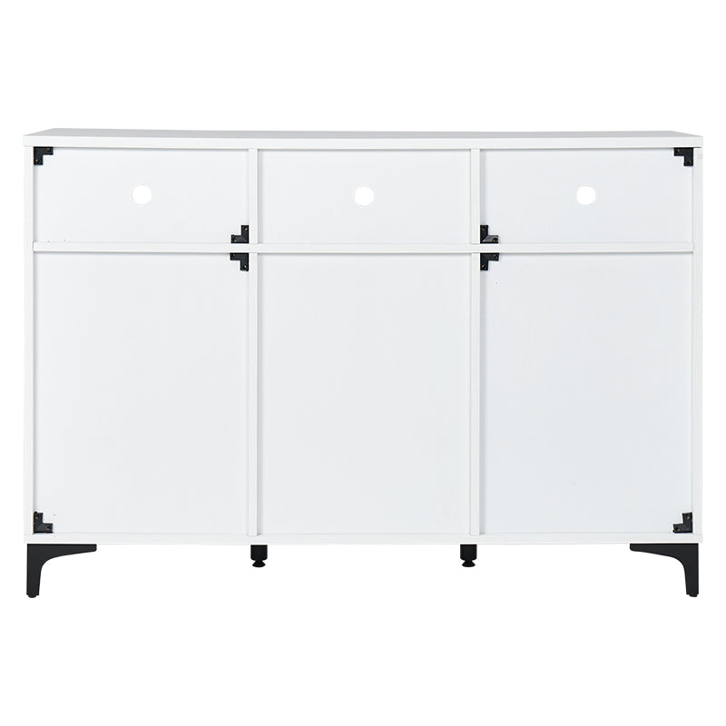 ホワイトの木目調のキャビネットの背面