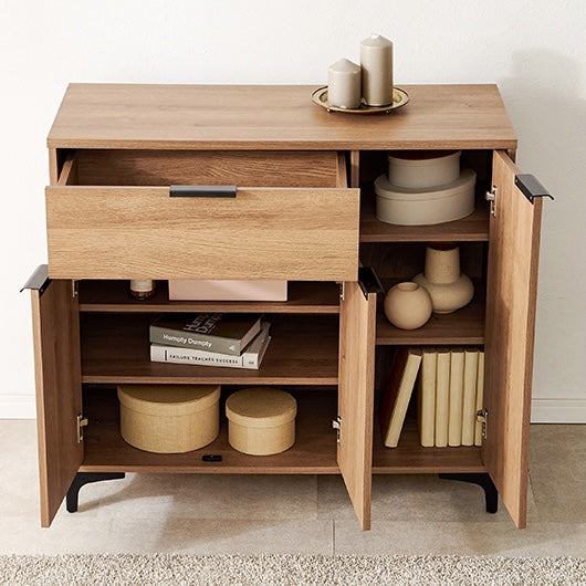 ナチュラルの木目調引き出し＆扉収納キャビネットの収納扉を全て開けている様子