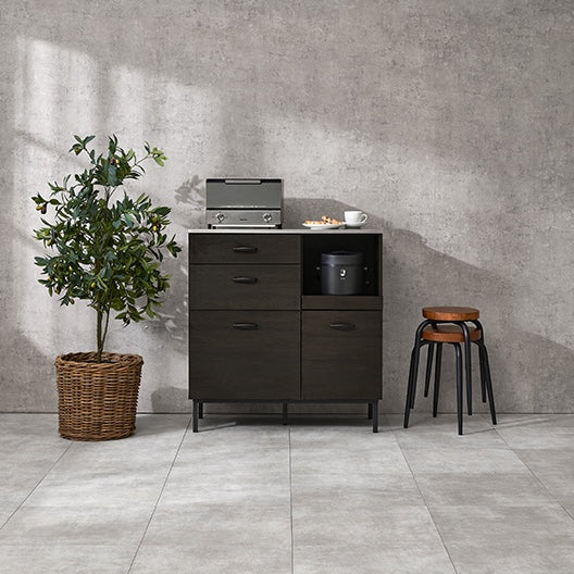 ダークブラウンのステンレス天板コンセント付きキッチンカウンター