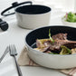 白と黒のモノクロカラーがお洒落な18cm鍋・フライパン・マルチハンドル・鍋蓋をまとめた、毎日の調理に使いやすいセット