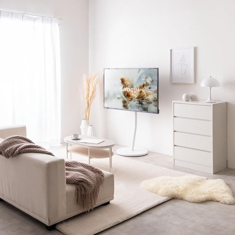 ホワイトのキャスター付きテレビスタンドを部屋に置いている様子