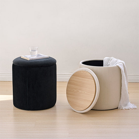 アイボリーとブラックの楕円型のプリーツ収納が二つ並んでいる様子