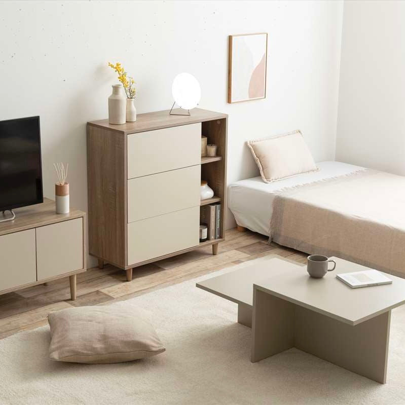 リビングに置かれた引き出し付きのキャビネット