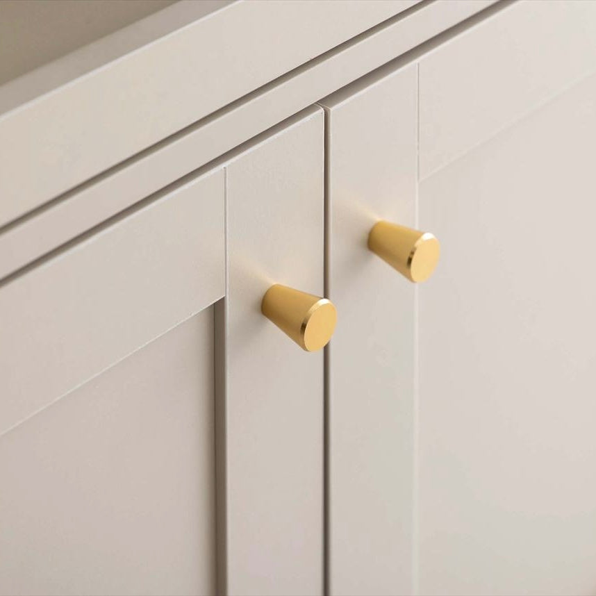 グレージュカラーのレンジ台の取手部分