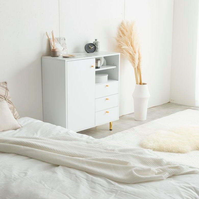 ゴールド脚付きキャビネット