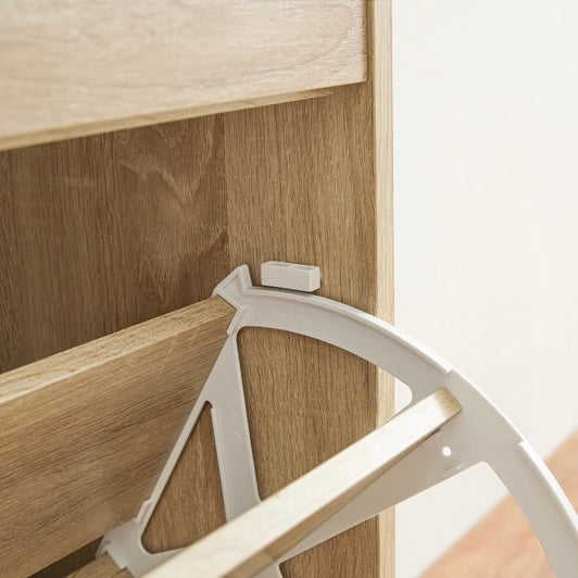 ナチュラルのフラップ扉式シューズケース