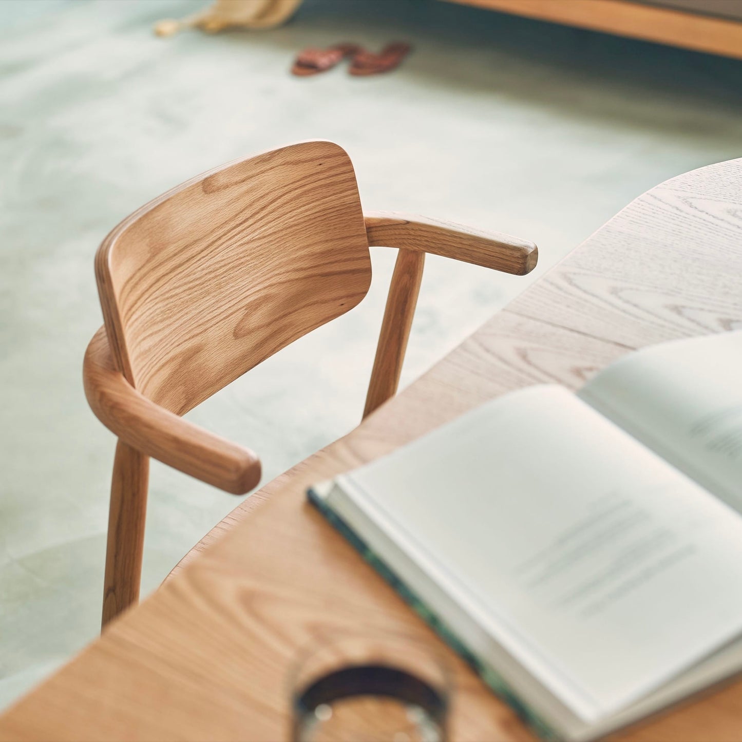 ヌークダイニングハーフアームチェア