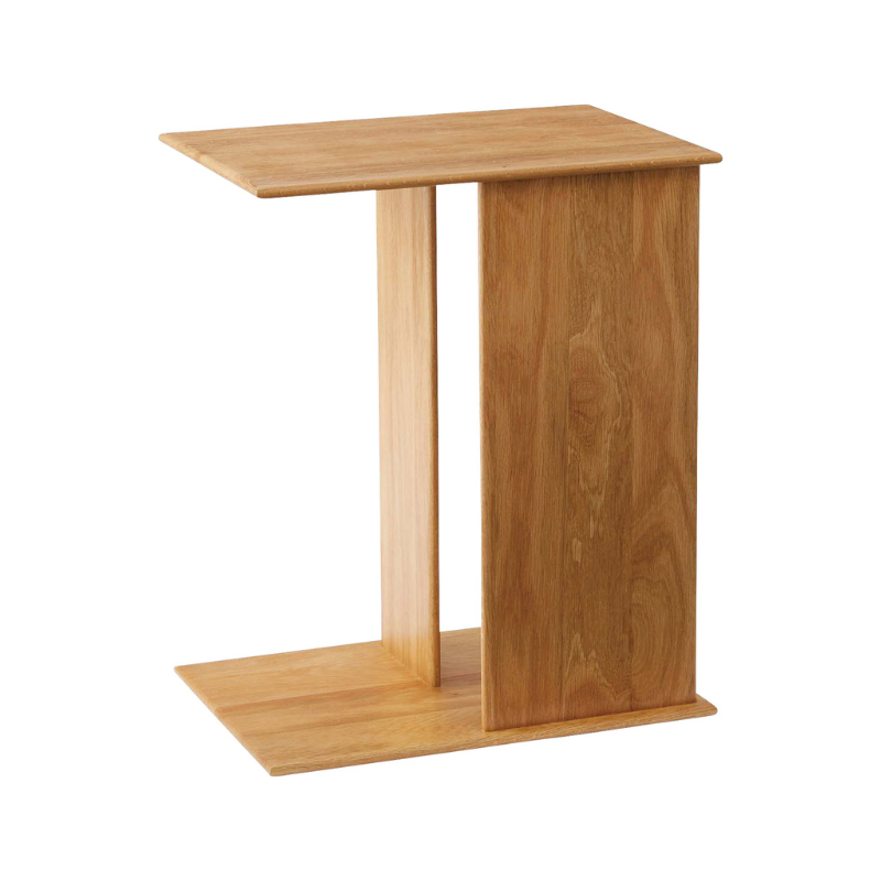 ラック付きオークサイドテーブルを白抜きでサイドから写している写真
