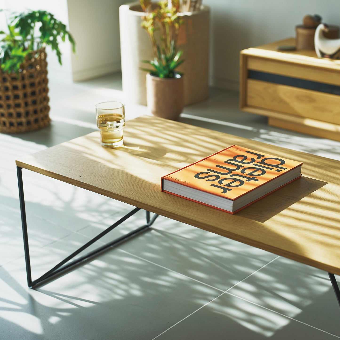 クローブリビングローテーブル