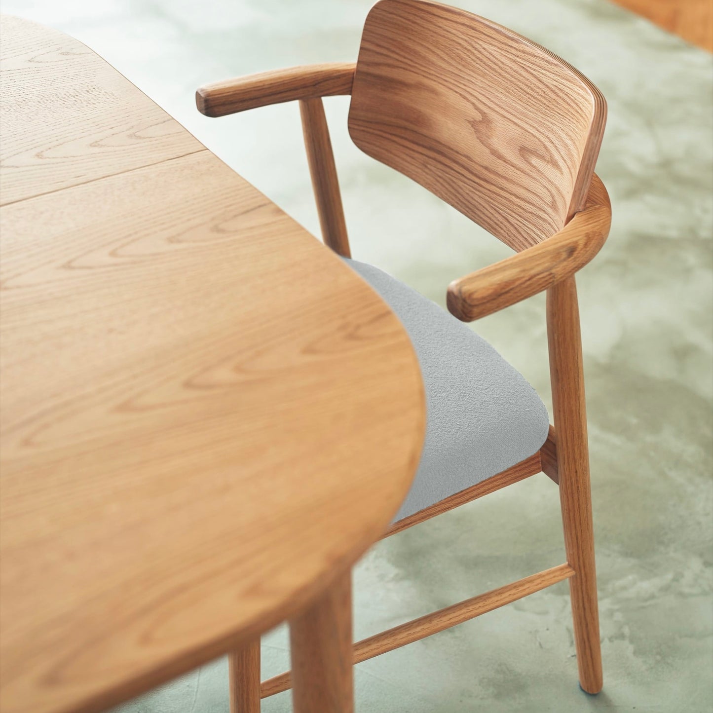 ヌークダイニングハーフアームチェア