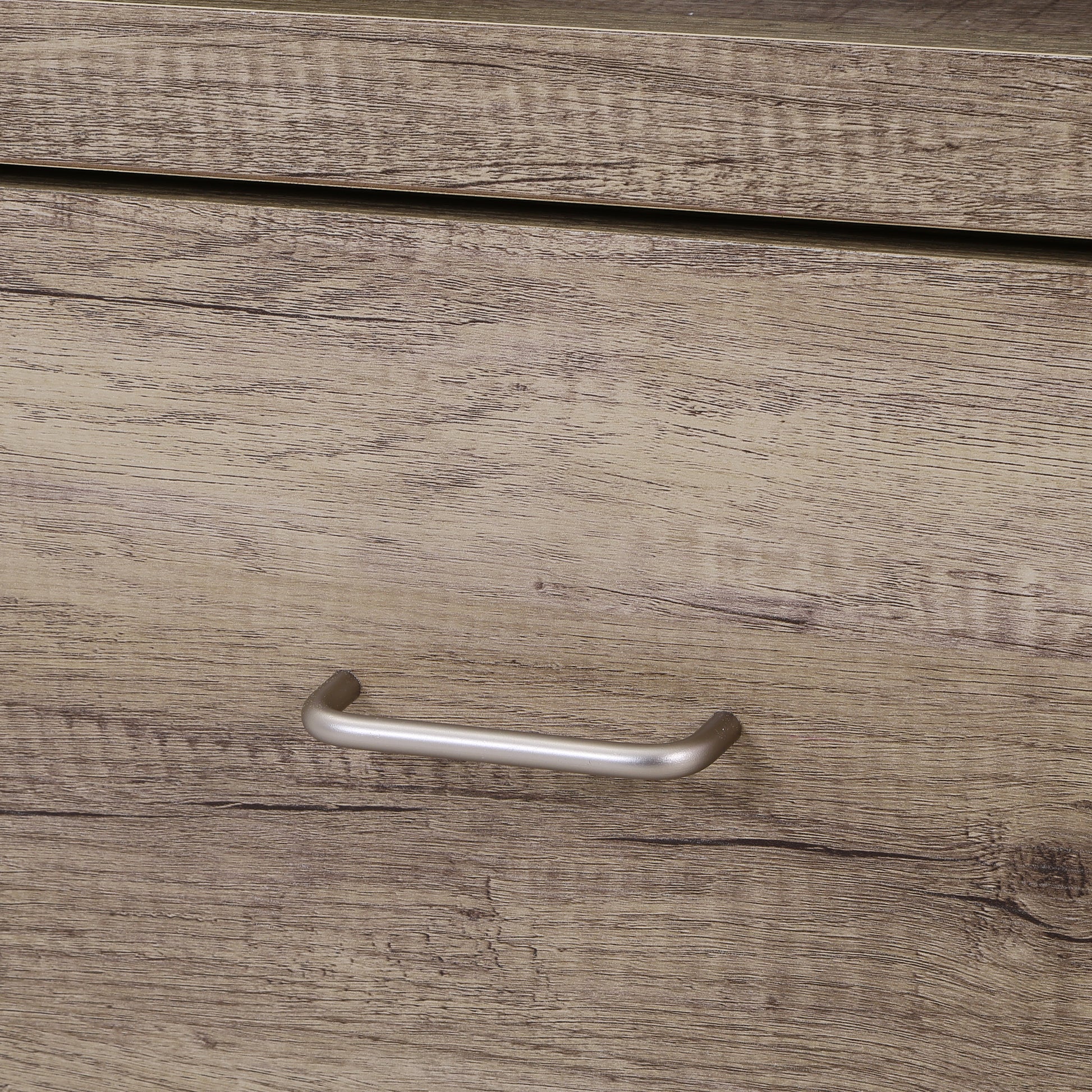 ユニット収納レンジボードグレーの引き出し取手をうつしている様子