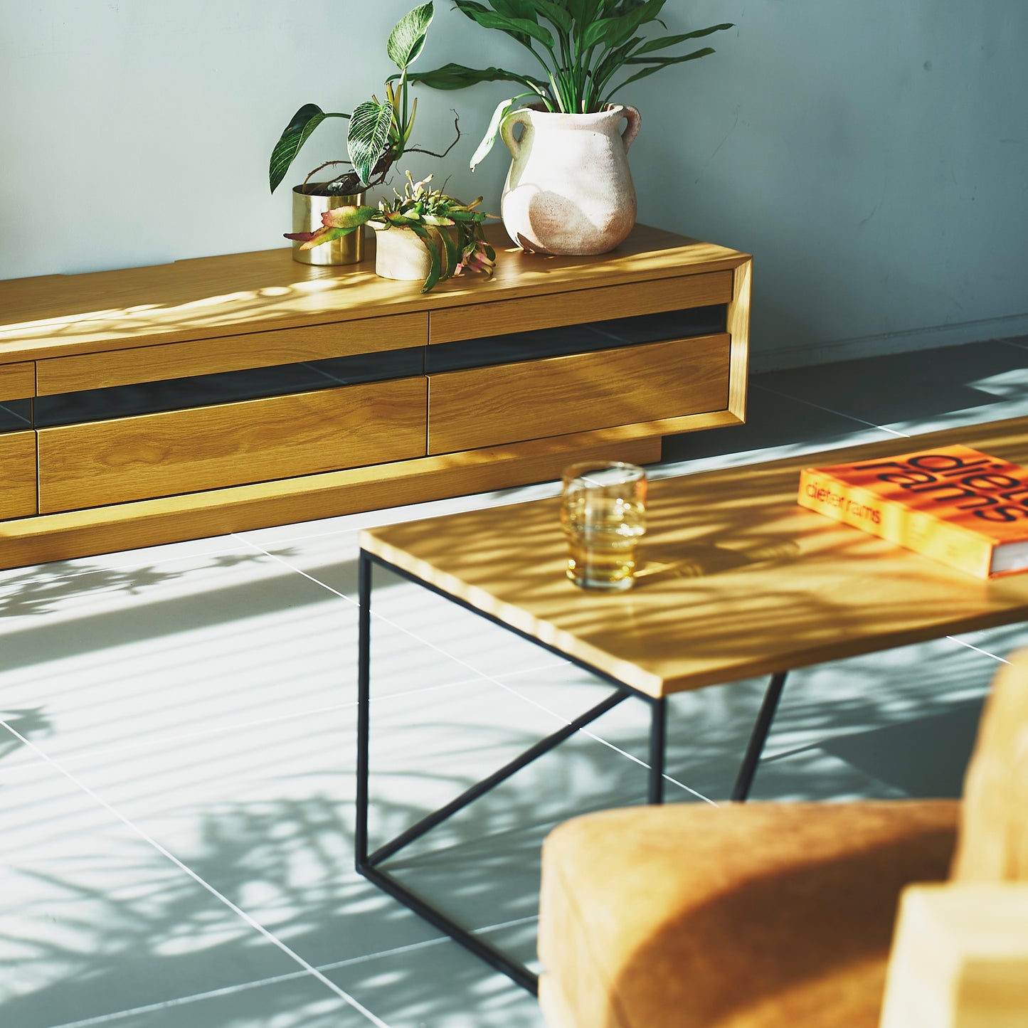 クローブリビングローテーブル