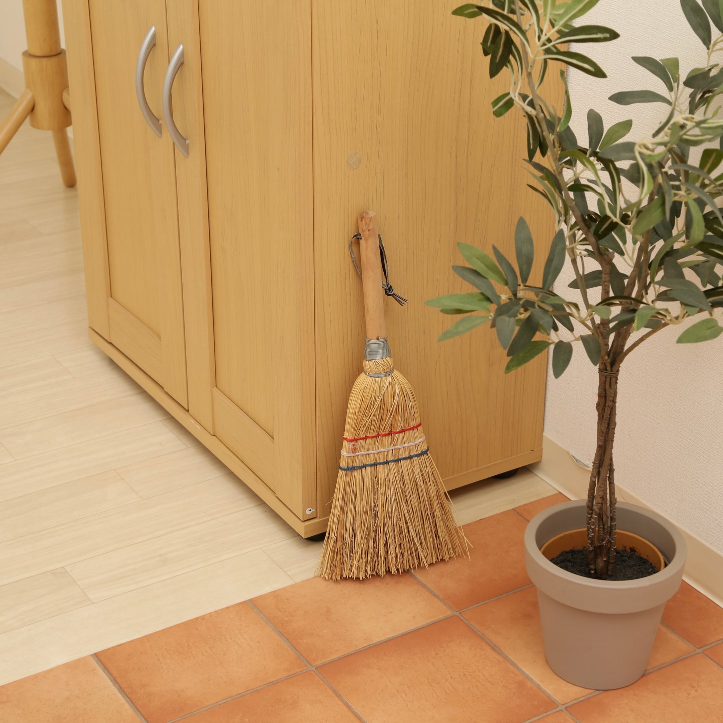 扉収納シューズラック