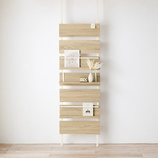 ナチュラルの突っ張りディスプレイラック