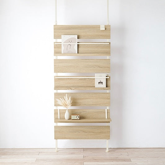 ナチュラルの突っ張りディスプレイラック