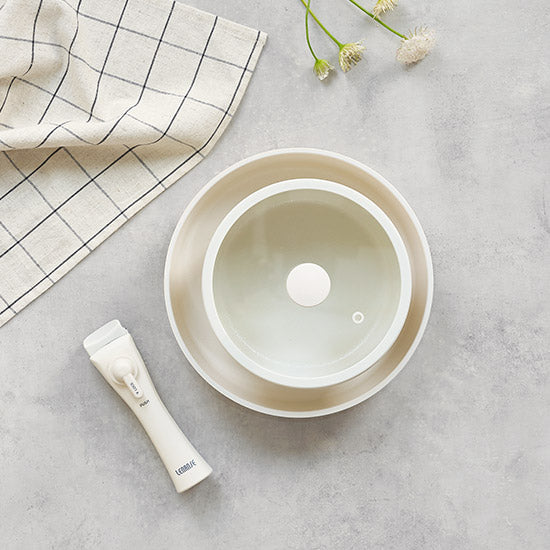 取手も蓋も本体も真っ白でお洒落な鍋4点セット（取手、フライパン、片手深鍋、蓋）