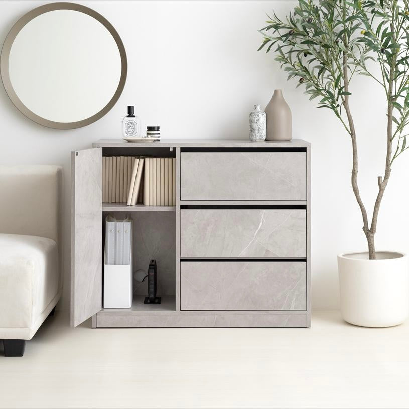 キャスターがついたグレーのチェスト