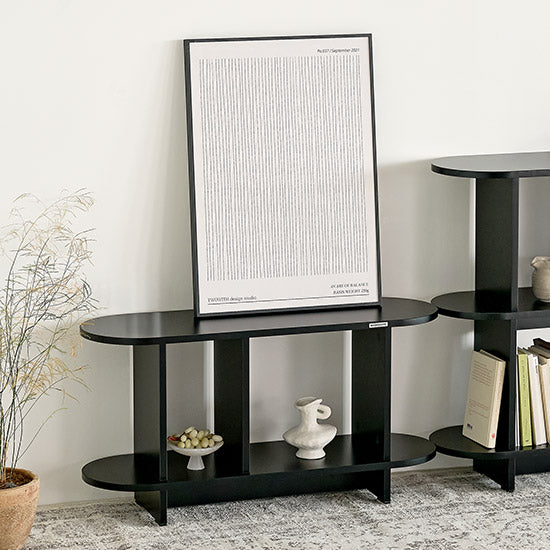 Roomnhome バルトラウンドシェルフ ブラックの楕円形コンソールテーブルで二段のオープンシェルフ付き