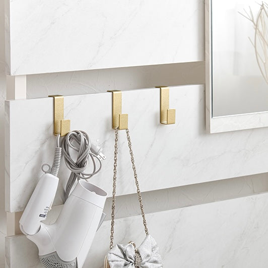 マーブルホワイトの突っ張りミラー付きラックの金色のフック