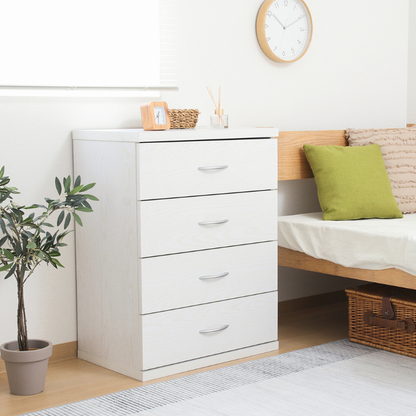 ベッドサイドに4段チェストホワイトが置いてある様子