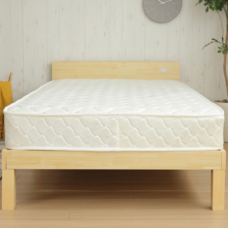 ホワイトのボンネルコイルマットレスの側面