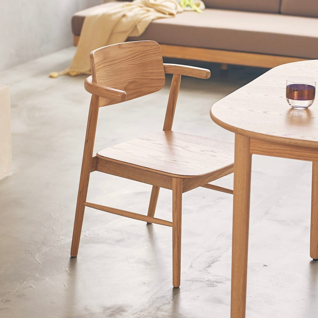 ヌークダイニングハーフアームチェア