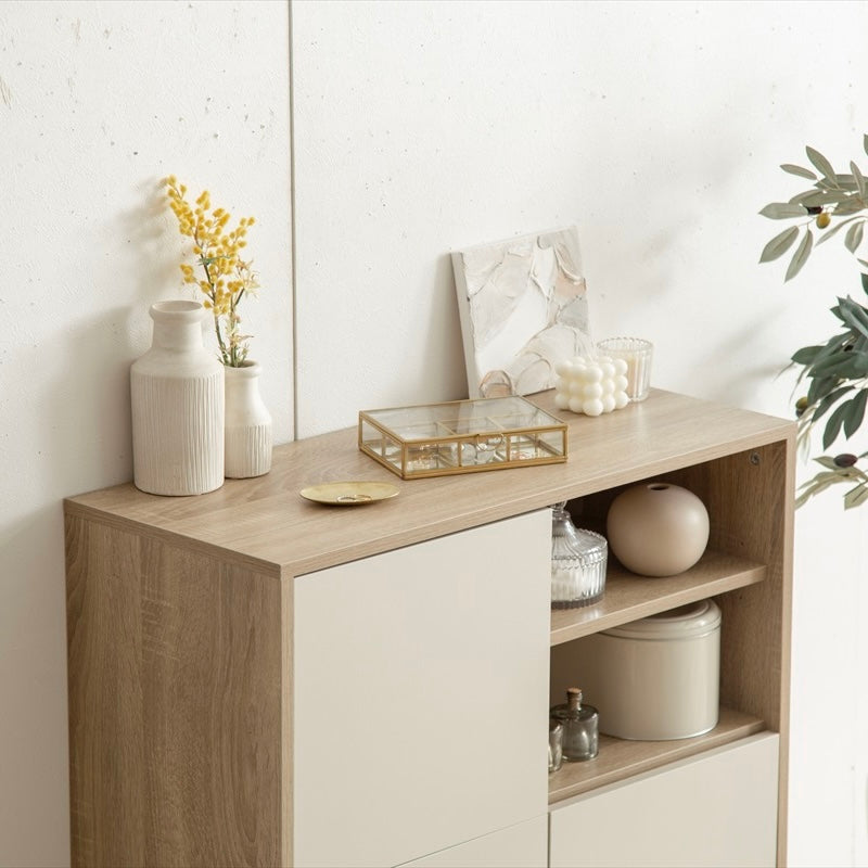 リビングに置かれたキャビネットの天板部分