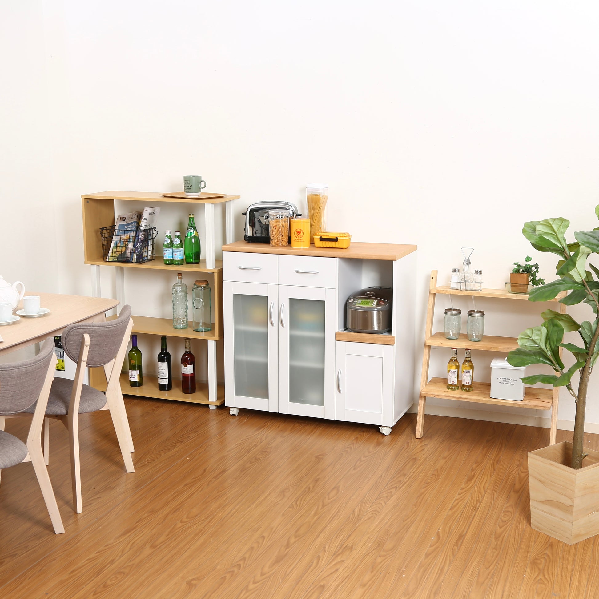 リビングに置かれたキッチンカウンター