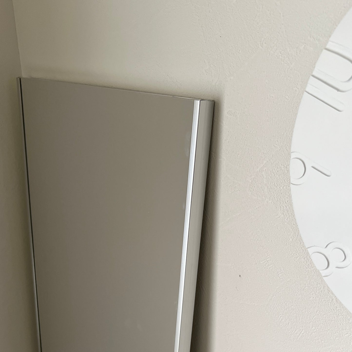 全身鏡の角の部分