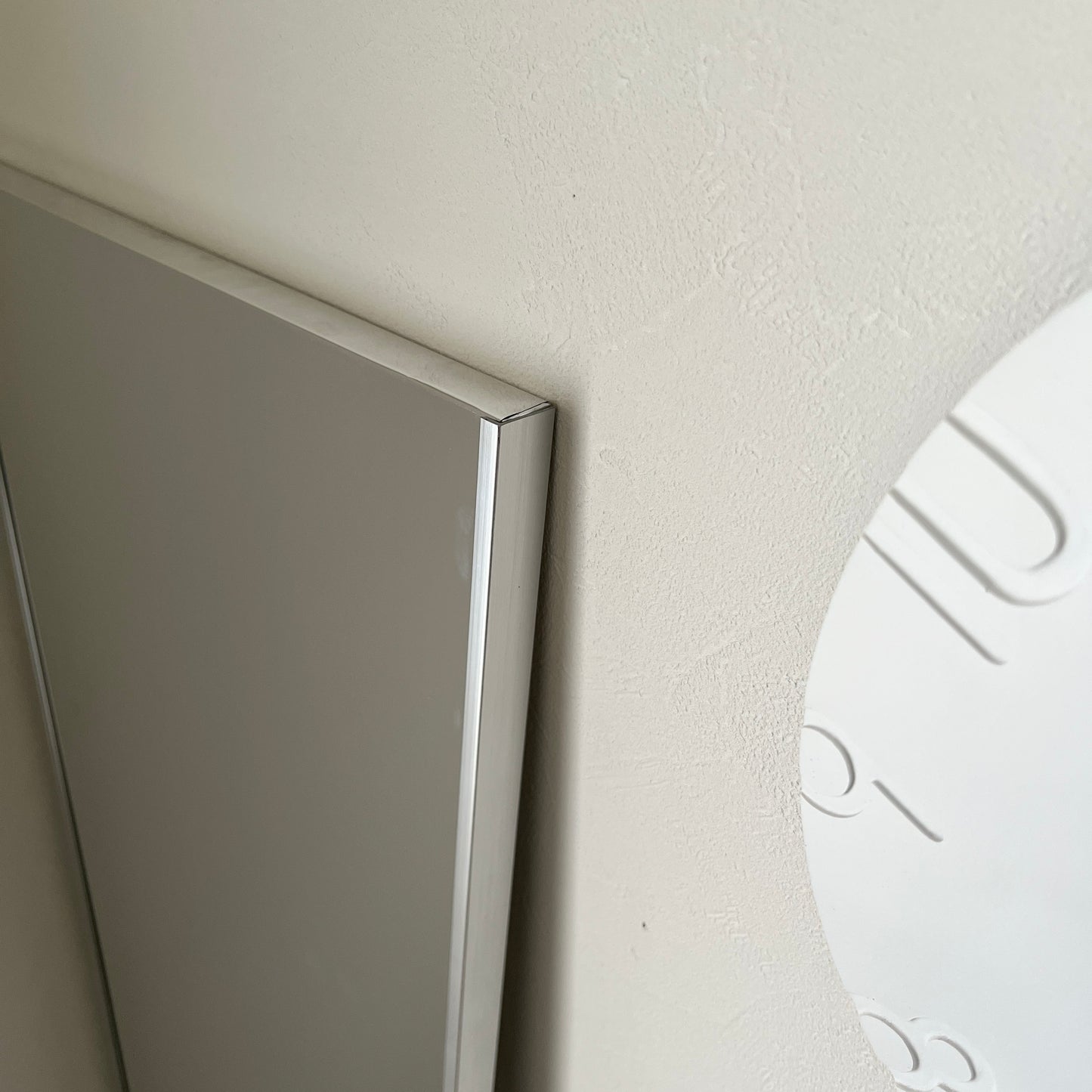 全身鏡の角の部分