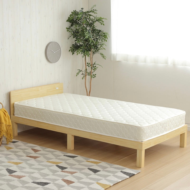 ホワイトのボンネルコイルマットレス