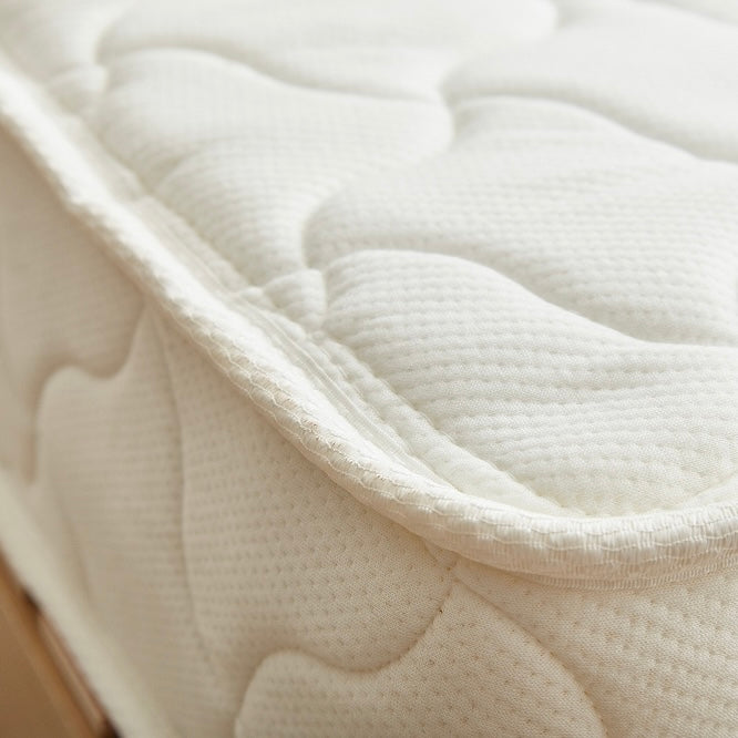 ホワイトのポケットコイルマットレス