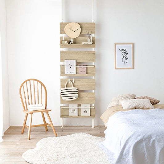 ナチュラルの突っ張りディスプレイラック