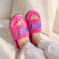 ビビットなカラーにレタリング刺繍が映えるトレンド感のあるスリッパ