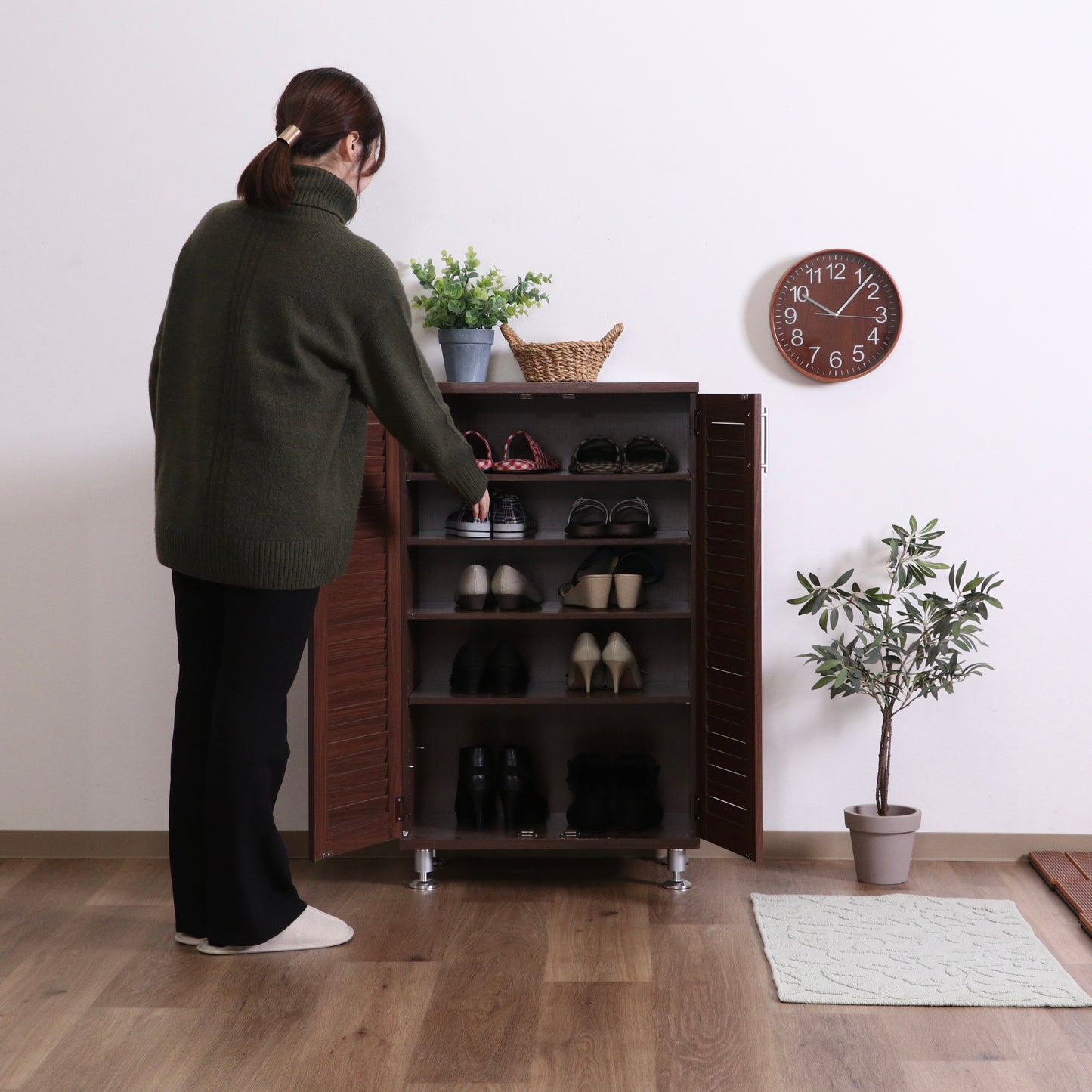 脚付きルーバーシューズボックス