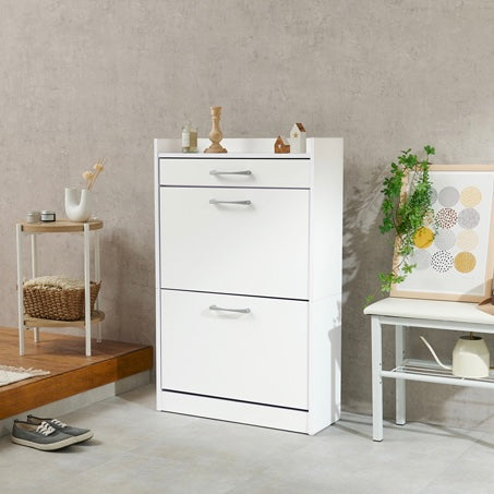 ホワイトのフラップ扉式のシューズケース