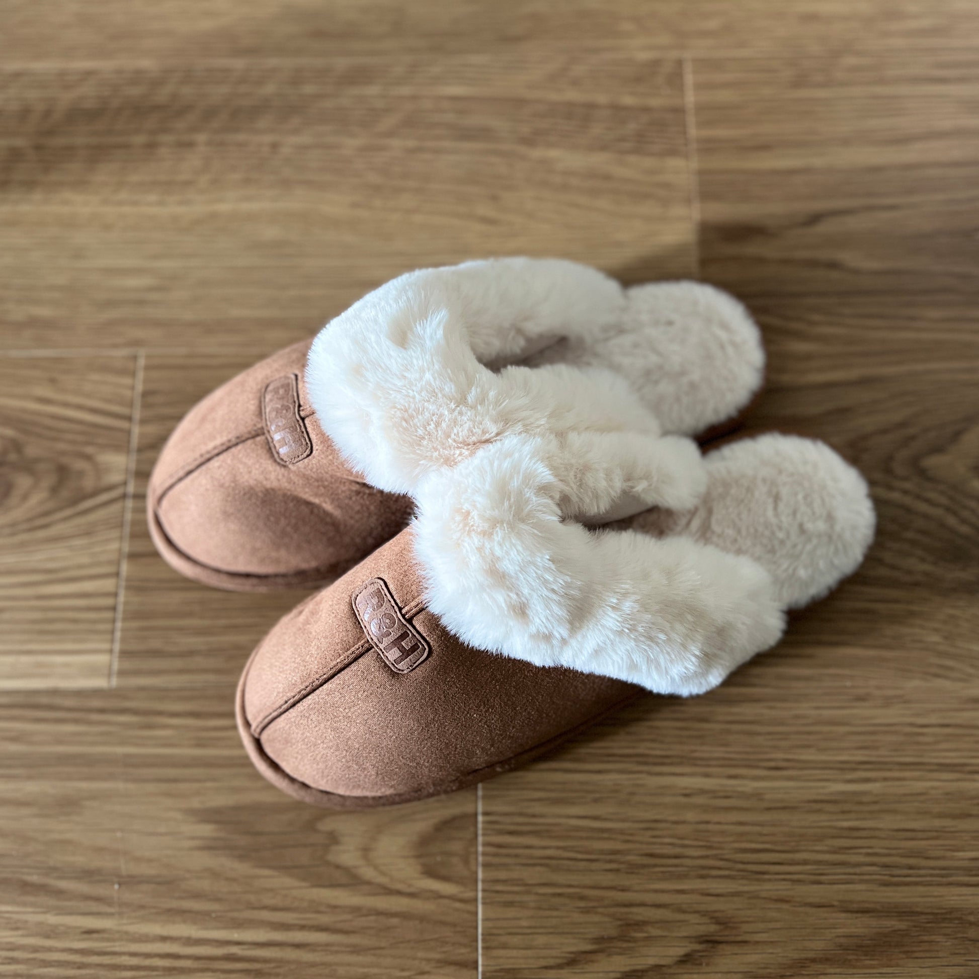 ブラウンのムートン調のファースリッパ