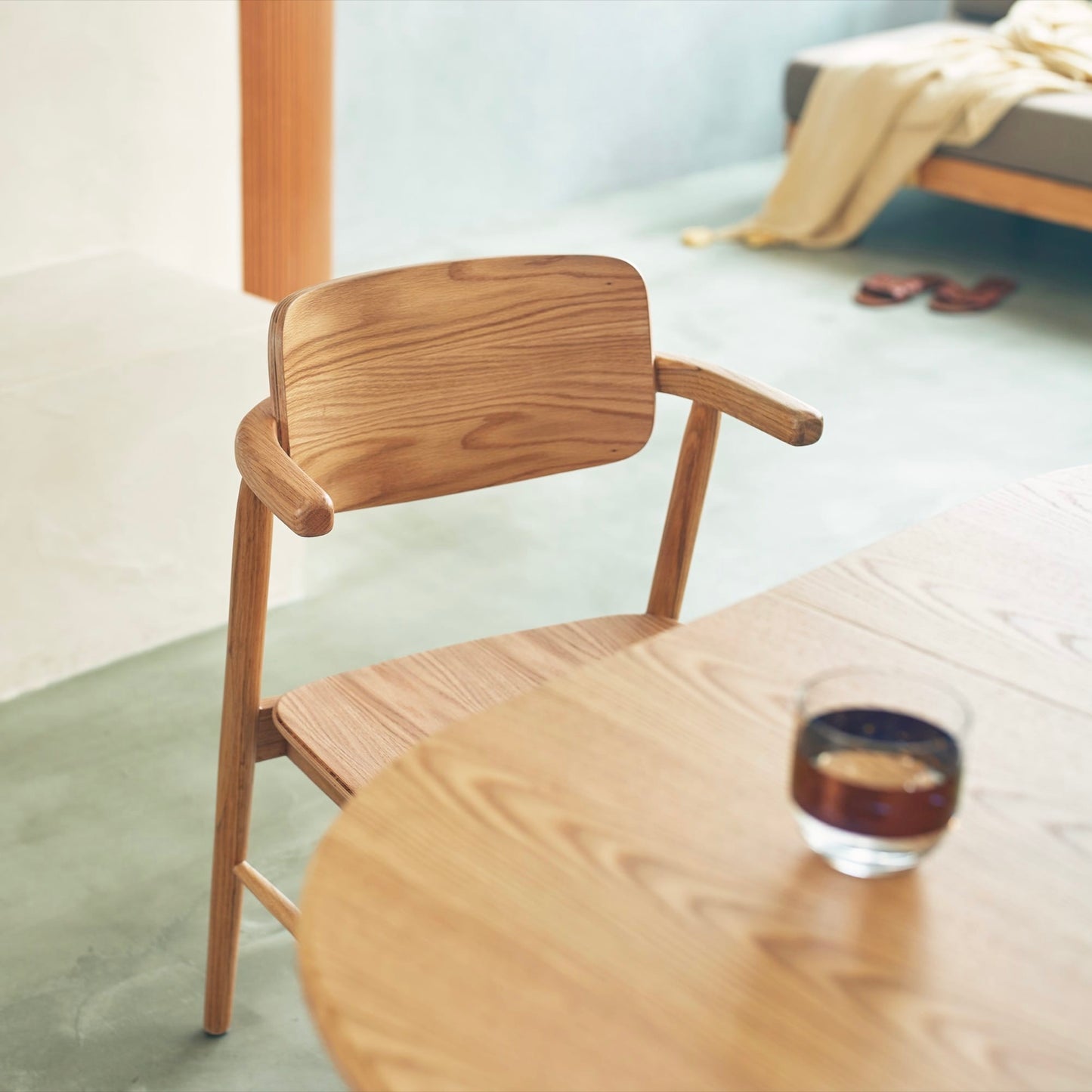 ヌークダイニングハーフアームチェア