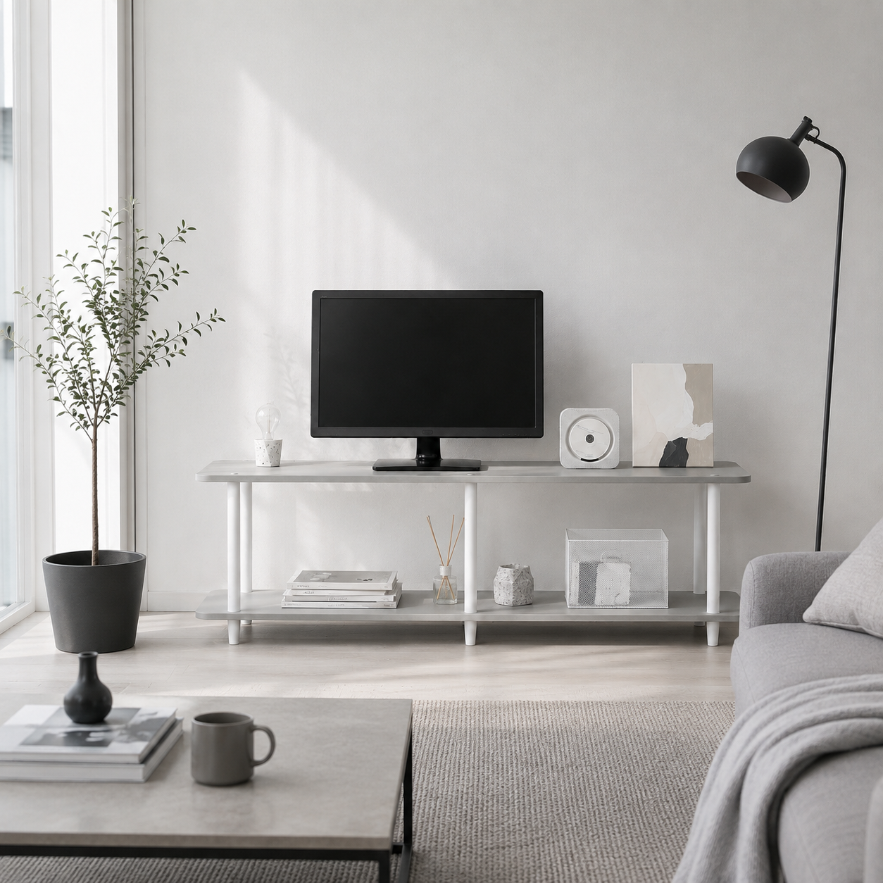 Roomnhome組立式リビングボードに合う薄型ベゼルの黒いフラットスクリーンテレビです。