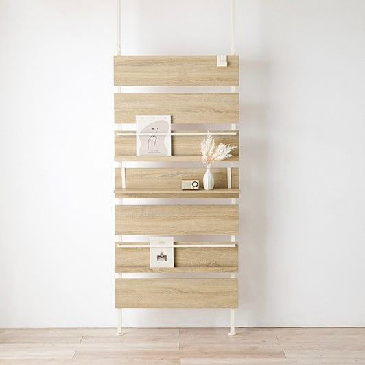 ナチュラルの突っ張りディスプレイラック